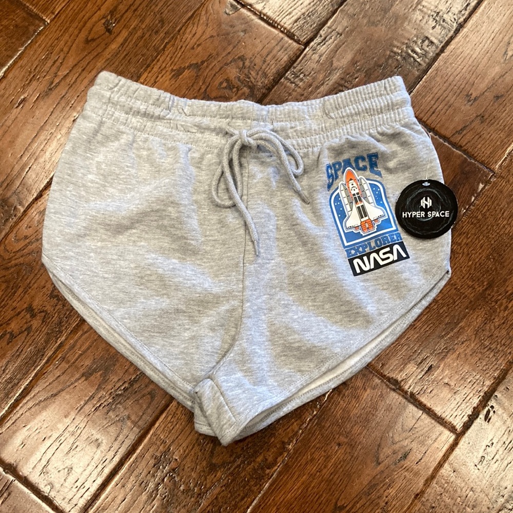 Junior’s NASA Space Explorer Gray Athletic Shorts Size Medium (7-9) NEW